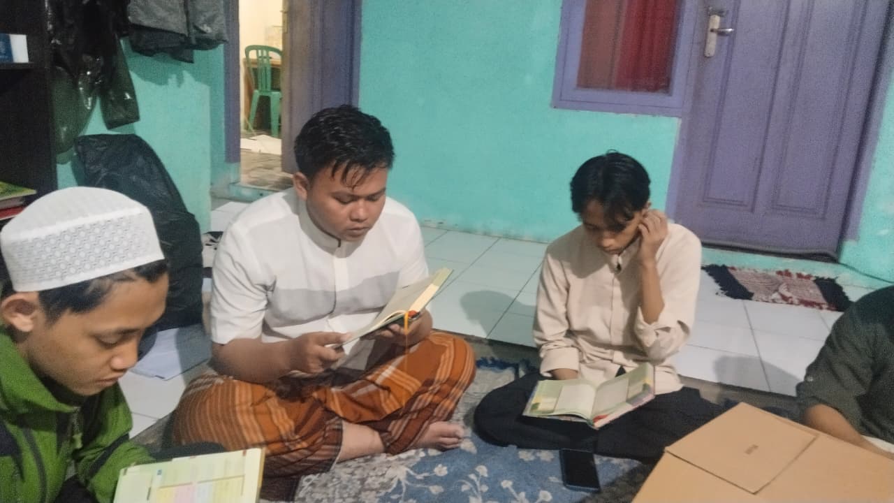 Semaian Cahaya di Rumah Negarawan: Tradisi Dzikir dan Tilawah Rutin Kader KAMMI Tasikmalaya