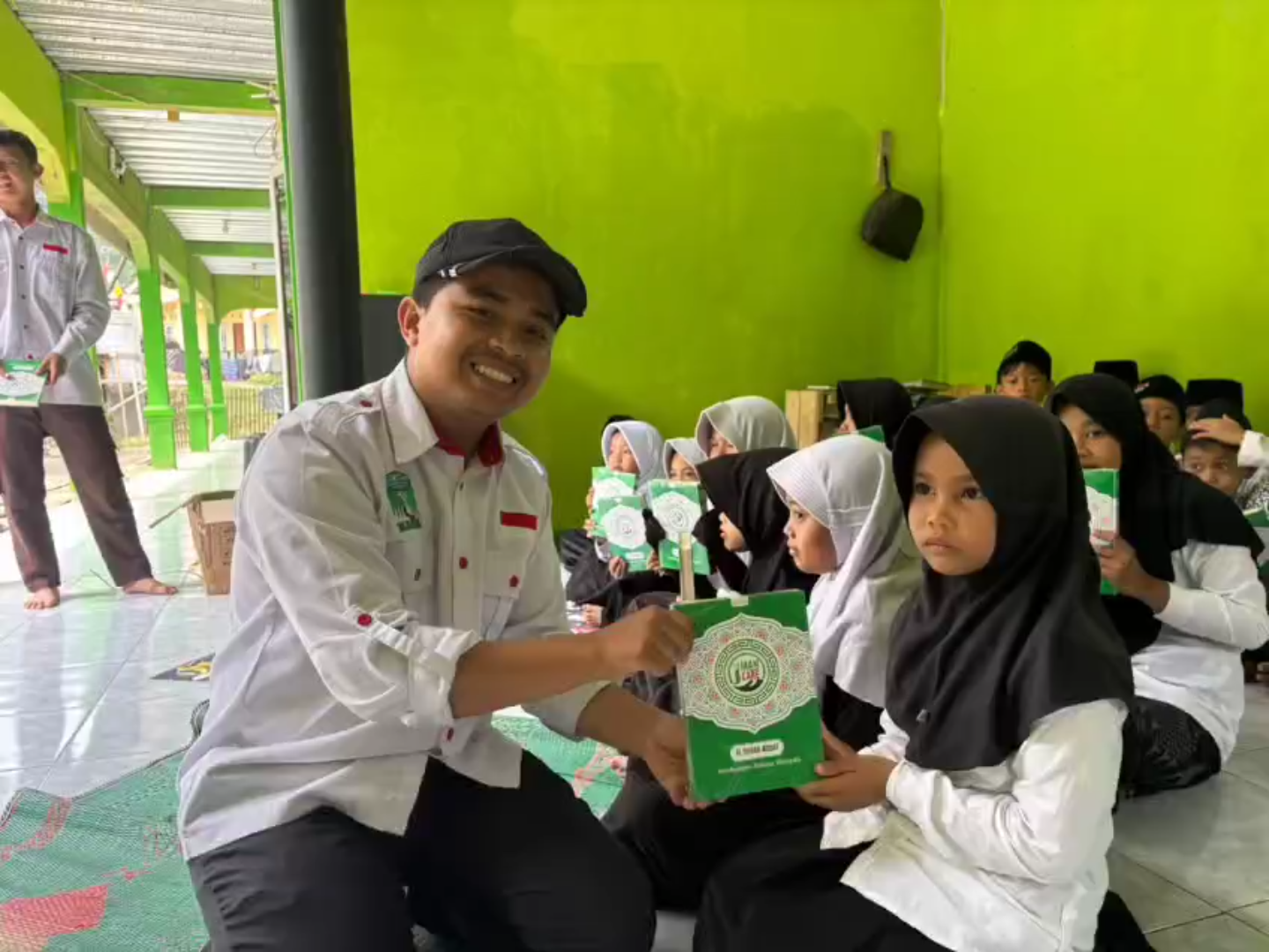 PD KAMMI Tasikmalaya dan Yayasan Amirul Ummah Sukses Salurkan 350 Wakaf Al-Qur'an